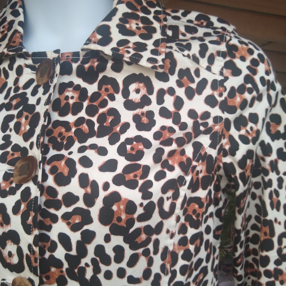 Very hot item Leopard print jacket...so classy - Picture 2 of 5